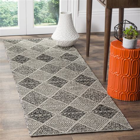 Safavieh runners - Buy SAFAVIEH Metro Collection Runner Rug - 2'3" x 20' Runner, Natural & Ivory, Handmade Wool, Modern Design, Ideal for High Traffic Areas in Living Room, Bedroom, Dining (MET995A-220): Runners - Amazon.com FREE DELIVERY possible on eligible purchases